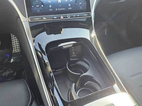 Certified 2025 Mercedes-Benz GLC 300 4MATIC image 32