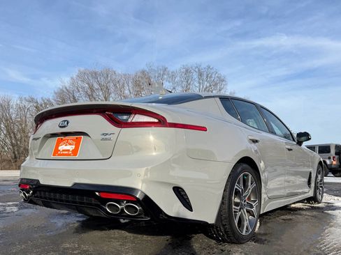 Used 2018 Kia Stinger GT2 image 10