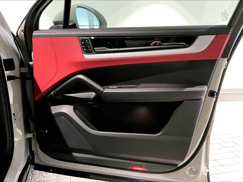 Used 2026 Porsche Cayenne S image 26