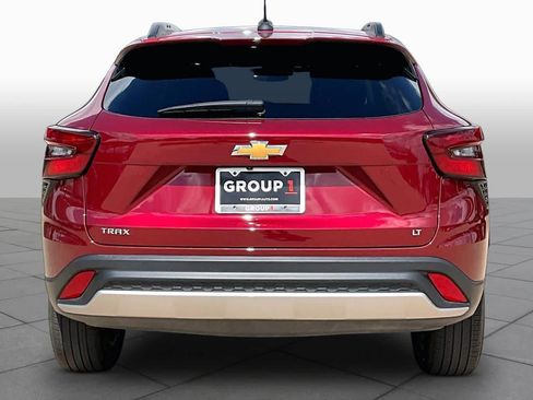 Used 2025 Chevrolet Trax LT FWD image 4