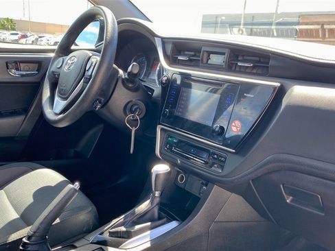 Used 2017 Toyota Corolla LE FWD image 12