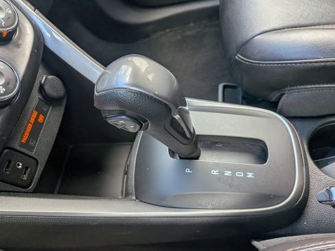 Used 2021 Chevrolet Trax LT w/ Premium Seat Package AWD/4WD image 15