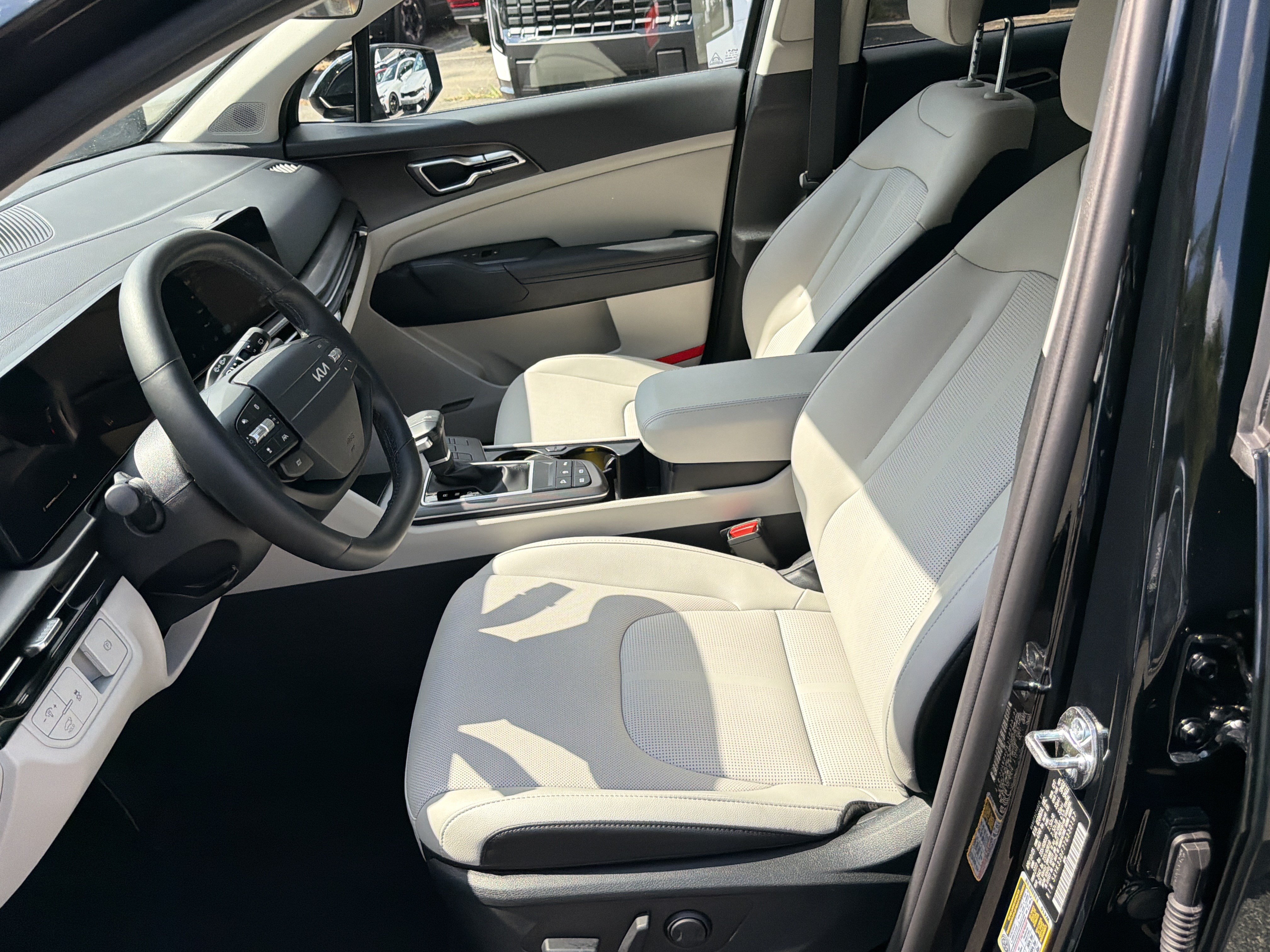 Certified 2026 Kia Sportage EX w/ EX Panorama Roof Package FWD image 9