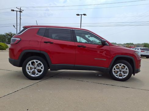 Used 2025 Jeep Compass Sport AWD/4WD image 30