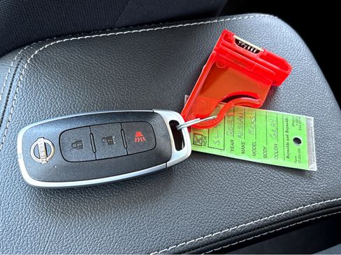 Certified 2025 Nissan Kicks Play S image 33