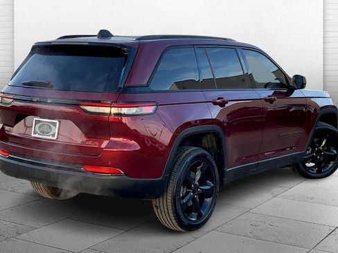 Used 2023 Jeep Grand Cherokee Altitude AWD/4WD image 14