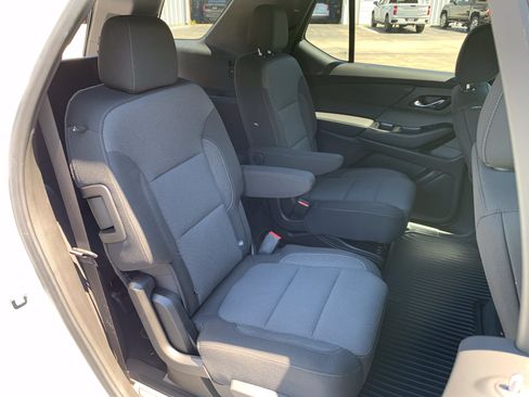 Used 2022 Chevrolet Traverse LT FWD image 37