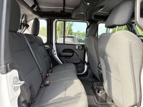 Used 2025 Jeep Wrangler Unlimited Sport AWD/4WD image 11