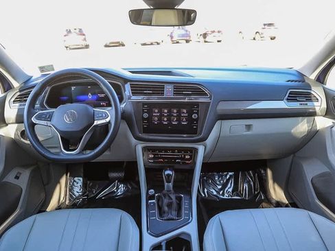 Used 2022 Volkswagen Tiguan SE image 11