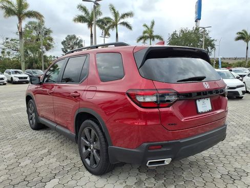 Used 2025 Honda Pilot Sport image 12