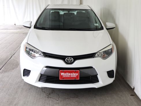 Used 2016 Toyota Corolla LE FWD image 3