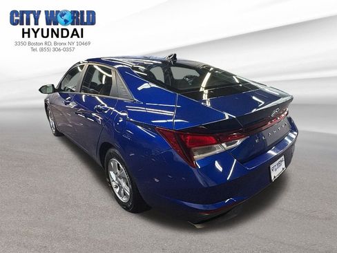 Used 2023 Hyundai Elantra SE image 3