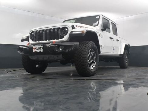 New 2025 Jeep Gladiator Mojave w/ Safety Group image 46
