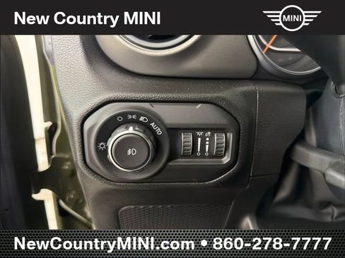 Used 2022 Jeep Wrangler Sport AWD/4WD image 13