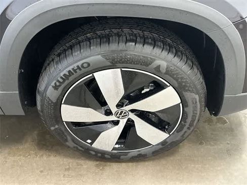 Certified 2025 Volkswagen Taos S image 5