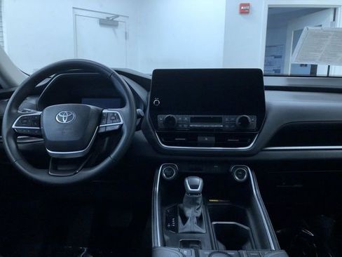 Certified 2025 Toyota Grand Highlander AWD image 17