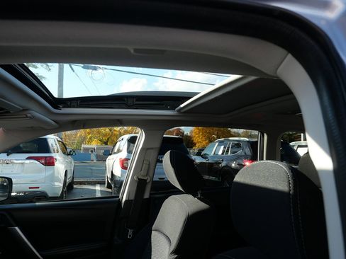 Used 2016 Subaru Forester 2.5i Premium w/ All-Weather Package image 11