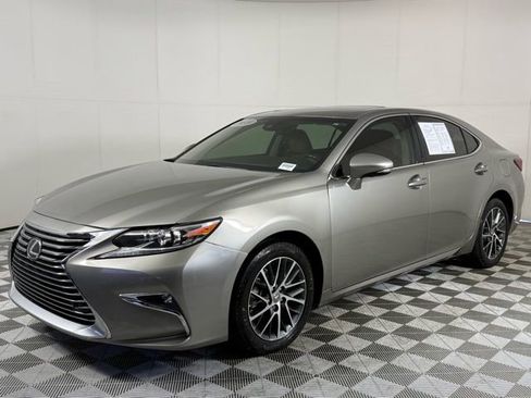 Used 2018 Lexus ES 350 w/ Luxury Package w/Wood Trim image 3