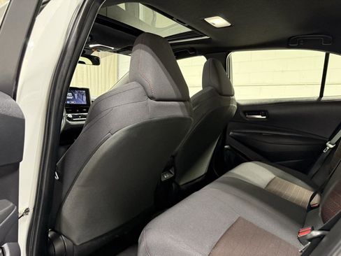 Used 2023 Toyota Corolla SE w/ SE Package image 17