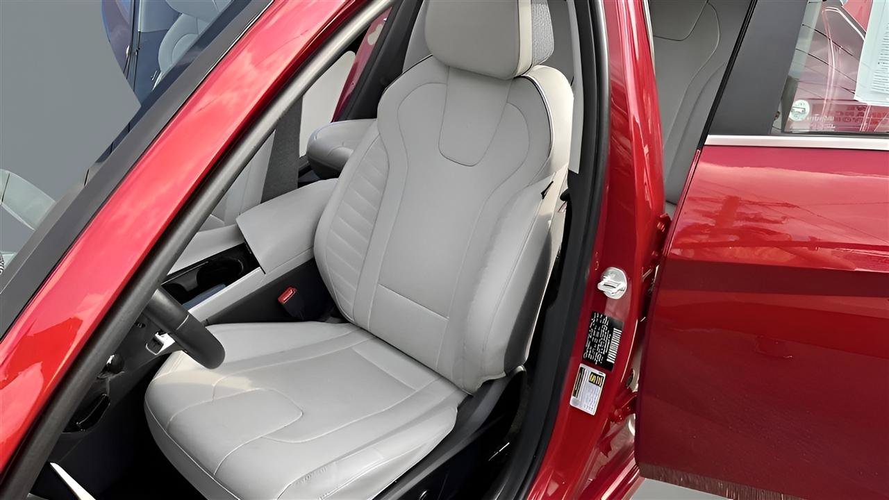 Used 2023 Hyundai Elantra Limited w/ Cargo Package FWD image 9