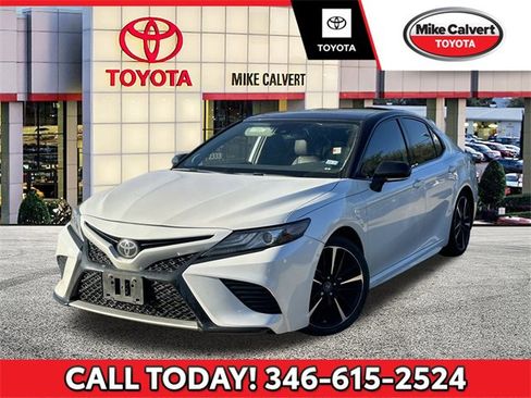 Used 2019 Toyota Camry XSE image 1