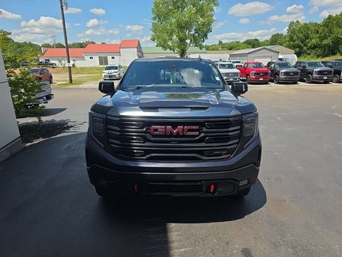 Used 2022 GMC Sierra 1500 AT4 w/ AT4 Premium Package AWD/4WD image 3
