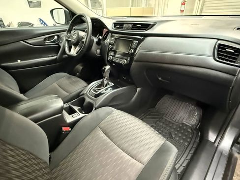 Used 2018 Nissan Rogue SV FWD image 16