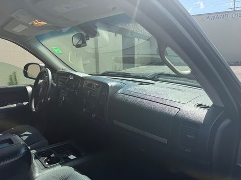 Used 2007 GMC Sierra 1500 SLE w/ SLE2 Preferred Package RWD image 17