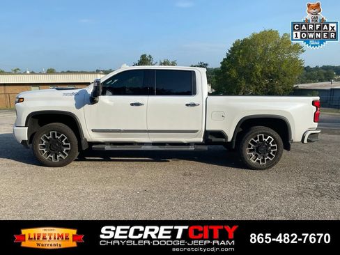 Used 2026 Chevrolet Silverado 2500 High Country w/ High Country Premium Package AWD/4WD image 8