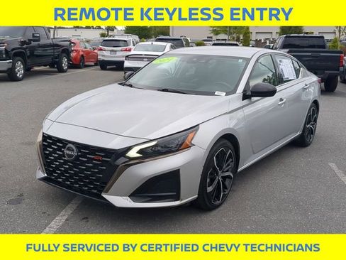 Used 2024 Nissan Altima 2.5 SR FWD image 11