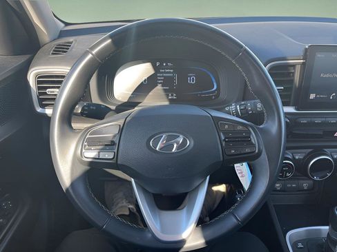 Used 2023 Hyundai Venue SEL image 9