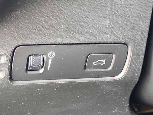 Used 2021 Volvo XC40 T5 R-Design w/ Climate Package AWD/4WD image 26