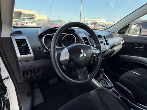 Used 2010 Mitsubishi Outlander ES FWD image 17