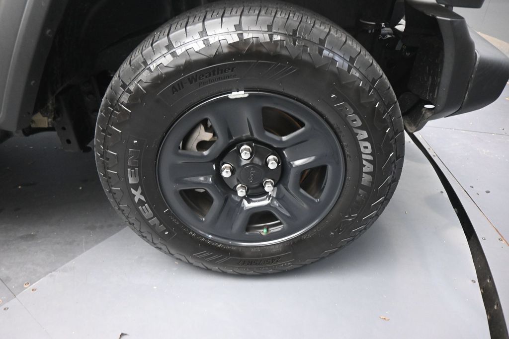 Used 2025 Jeep Wrangler Sport AWD/4WD image 18