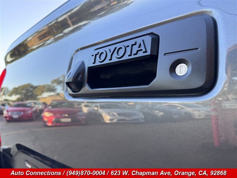 Used 2018 Toyota Tacoma TRD Off-Road w/ Technology Package AWD/4WD image 27