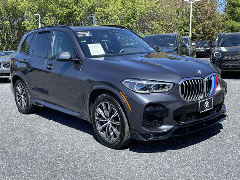 Used 2022 BMW X5 sDrive40i w/ M Sport Package image 3