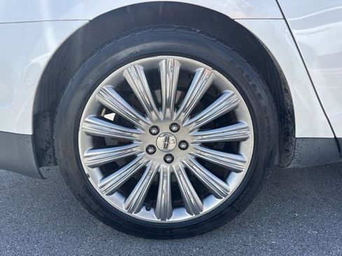 Used 2015 Lincoln MKS w/ Equipment Group 101A FWD image 27