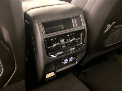 Used 2024 Jeep Grand Cherokee Altitude AWD/4WD image 9