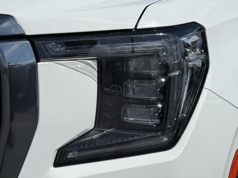 Used 2023 GMC Yukon AT4 w/ AT4 Premium Package AWD/4WD image 6