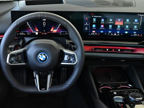 Used 2026 BMW 550e xDrive AWD/4WD image 16
