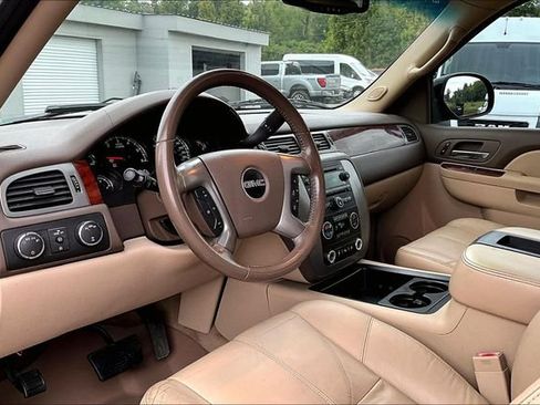 Used 2011 GMC Yukon SLT w/ SLT-2 Equipment Package AWD/4WD image 12
