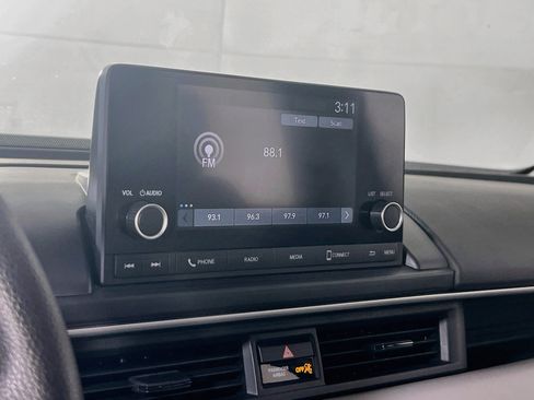 Used 2023 Honda Pilot LX image 14