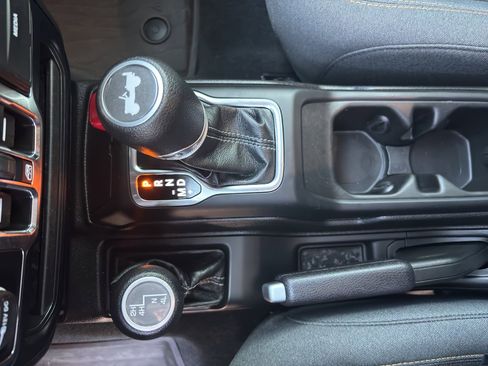 Used 2024 Jeep Wrangler Sahara image 27