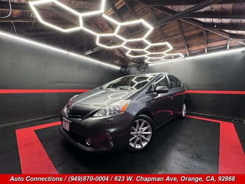 Used 2012 Toyota Prius V Five FWD image 2