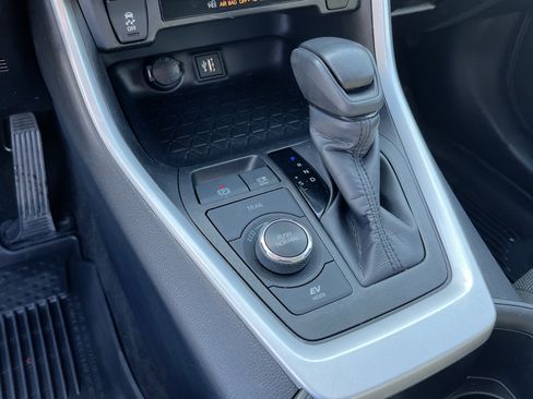 Used 2024 Toyota RAV4 LE image 20