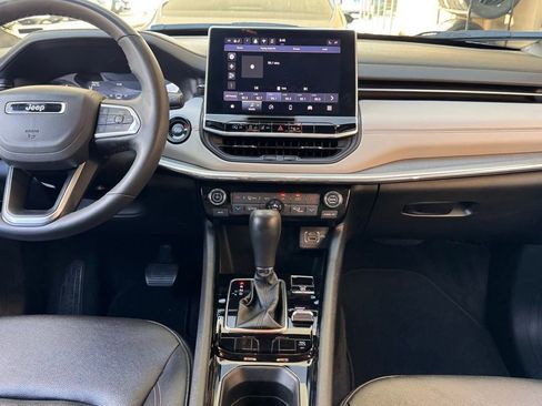 Used 2024 Jeep Compass Limited image 3