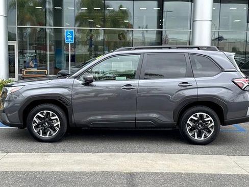 Certified 2025 Subaru Forester Premium AWD/4WD image 9