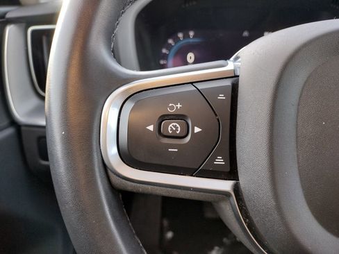 Used 2023 Volvo XC60 B5 Core image 22