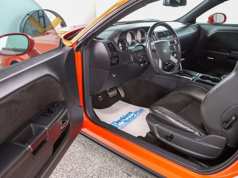 Used 2010 Dodge Challenger SRT8 image 3