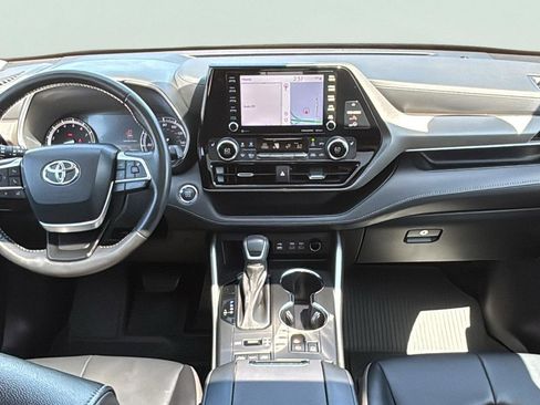 Used 2022 Toyota Highlander XLE image 5